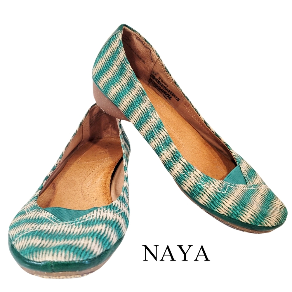 Naya river wedge flats size 9. The material is leather and fabric. Green